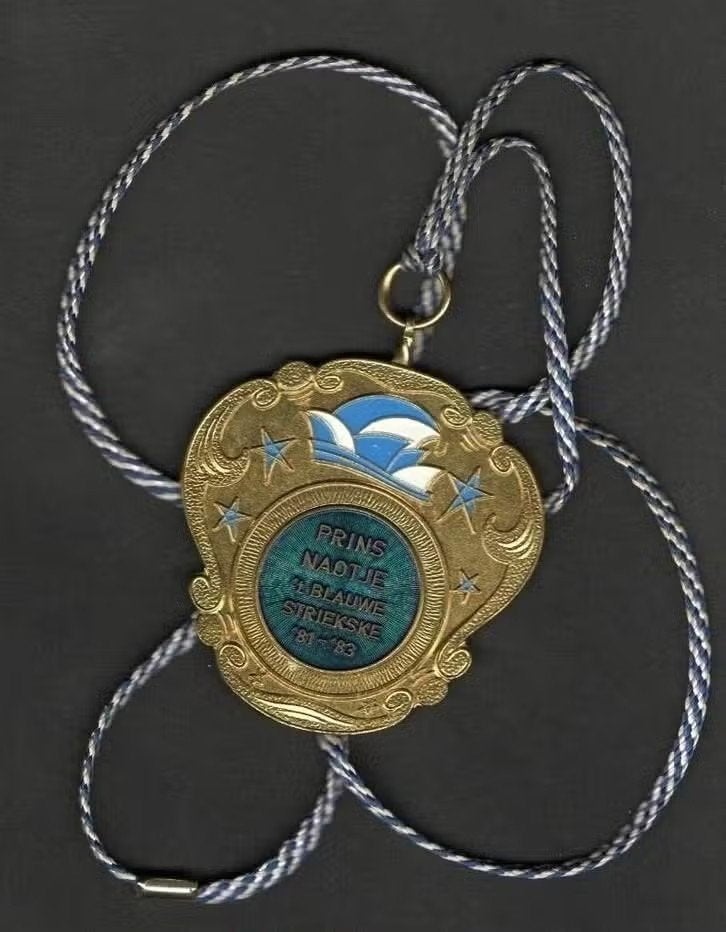 Medaille Valburg Carnaval 't Blauwe Striekske '81 - '83., Ophalen of Verzenden, Zo goed als nieuw