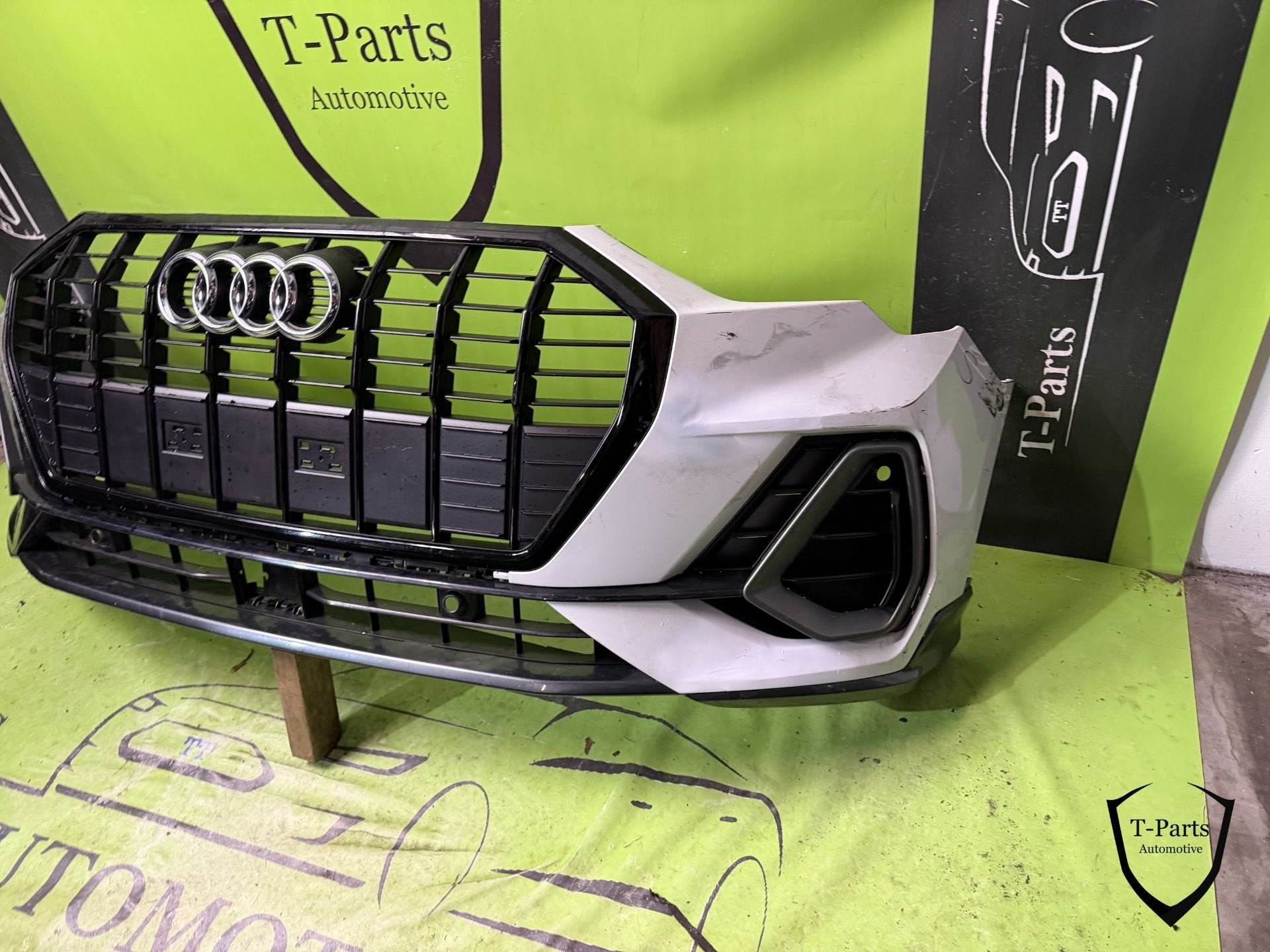 audi Q3 voorbumper bumper 18+, Gebruikt, AUDI AG, Auto-Union-Strasse 1
85045  Ingolstadt, DE, Kundenbetreuung@audi.de