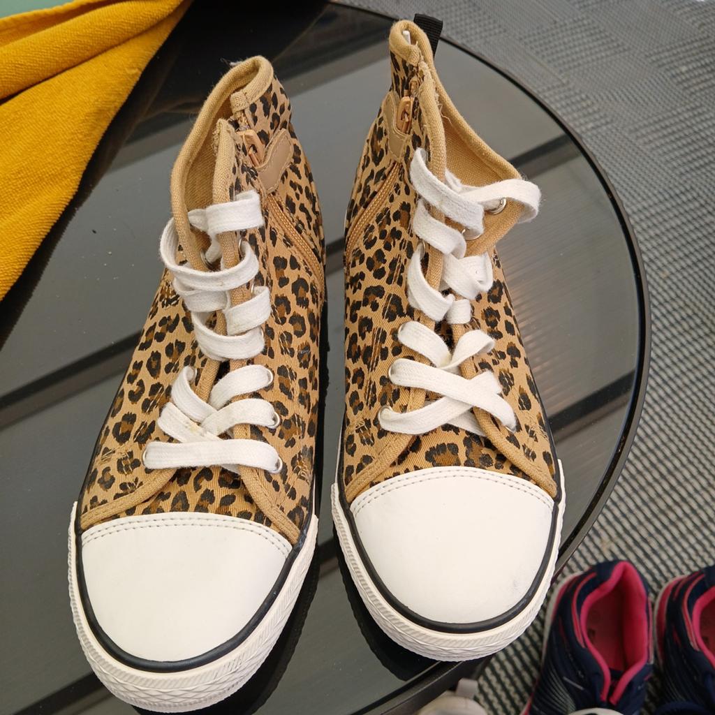 Bassball schoenen, Ophalen of Verzenden, Zo goed als nieuw, Bruin, Sandalen of Muiltjes