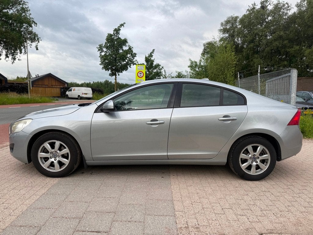 Volvo S60 1.6 DRIVe Kinetic Airco Cruise Navi Psensor Trekha, Auto's, Volvo, Voorwielaandrijving, Euro 5, Gebruikt, 4 cilinders