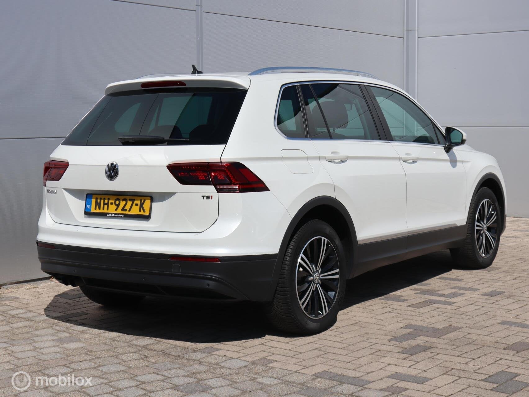 Volkswagen Tiguan Highline 1.4 TSI Trekhaak Virtual ACC Pano, Auto's, Voorwielaandrijving, 125 pk, Gebruikt, 4 cilinders
