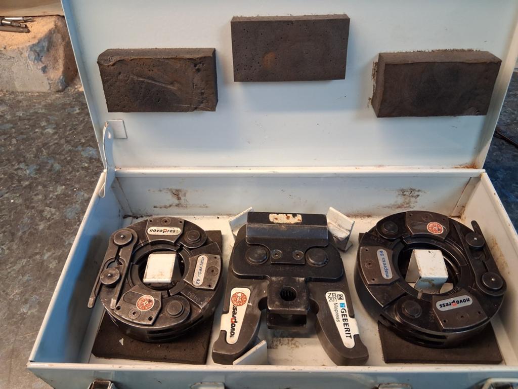 Novopress persleiding 42 en 54 met adapter., Ophalen of Verzenden, Zo goed als nieuw