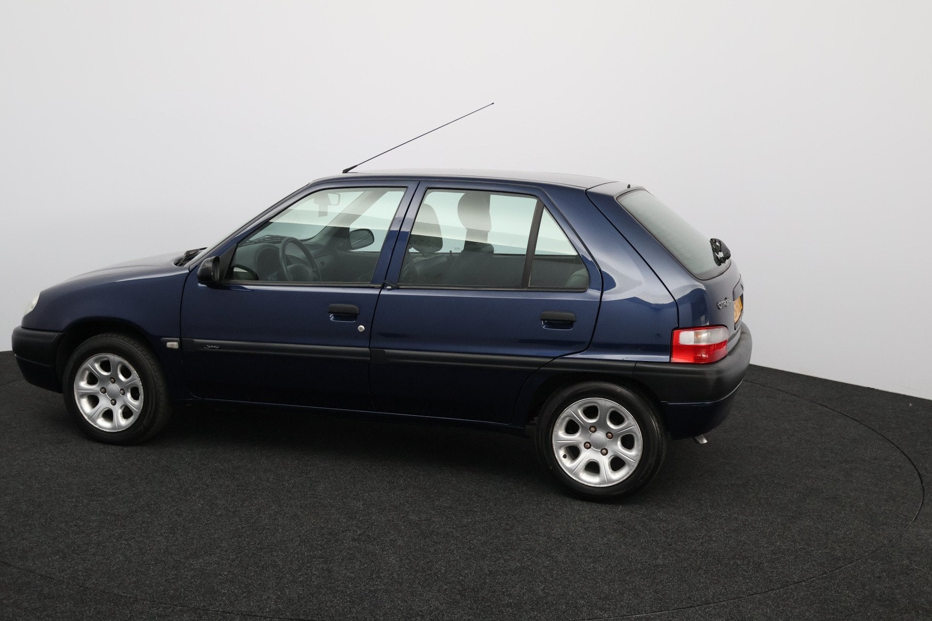 Citroën Saxo 1.4i SX /AUTOMAAT! /D-Riem Verv. 79.000KM! /10, Auto's, Oldtimers, Stof, 1360 cc, Citroën, Blauw
