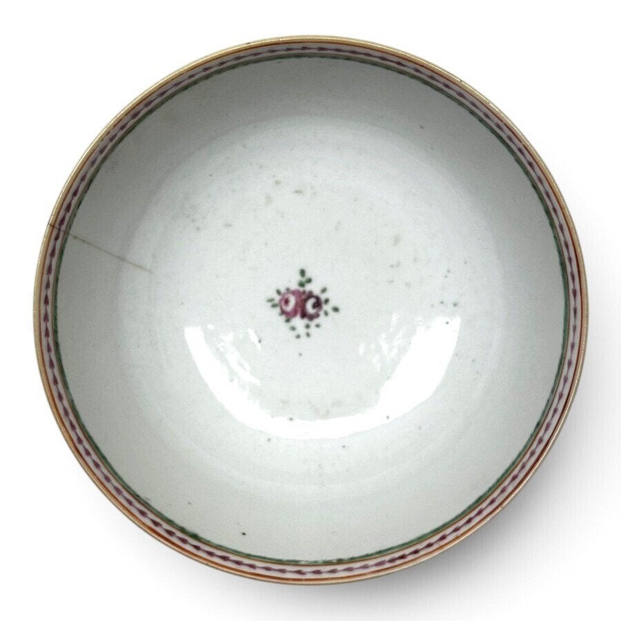 Twee Famille Rose kommen en een Chinees bronzen vaasje, Antiek en Kunst, Ophalen of Verzenden