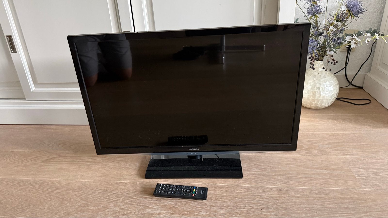 Toshiba 32EL933G LCD TV - 32 inch, Audio, Tv en Foto, Televisies, Ophalen, 50 Hz, 80 tot 100 cm, Gebruikt