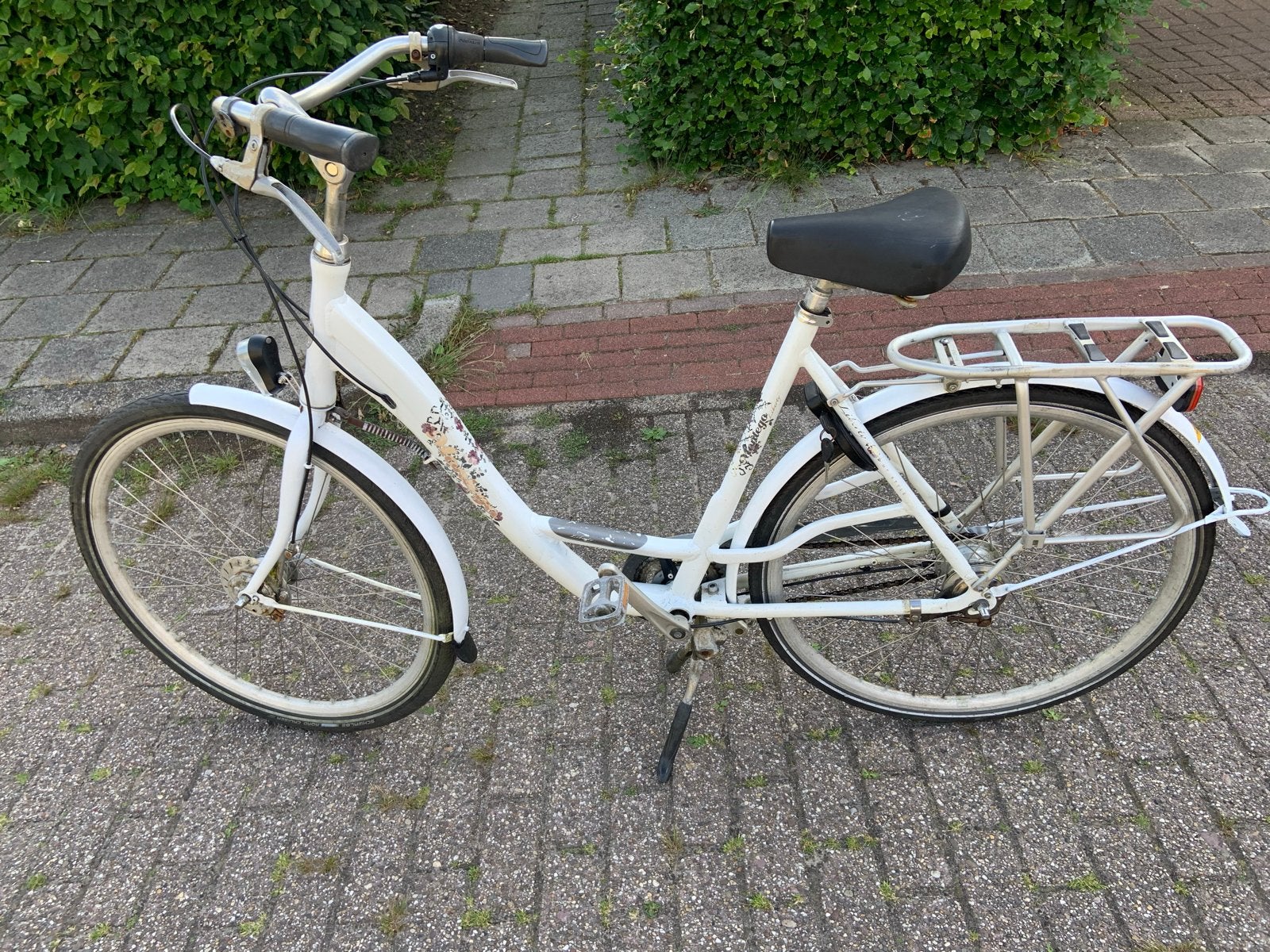 Damesfiets wit met lage instap en bagagedrager, Fietsen en Brommers, Fietsen | Dames | Damesfietsen, Overige merken, Velgrem, Gebruikt