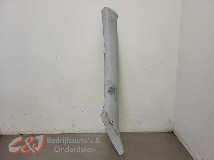 Stijlbekleding rechts-voor van een Iveco New Daily, Auto-onderdelen, Gebruikt, -, Overige automerken, -