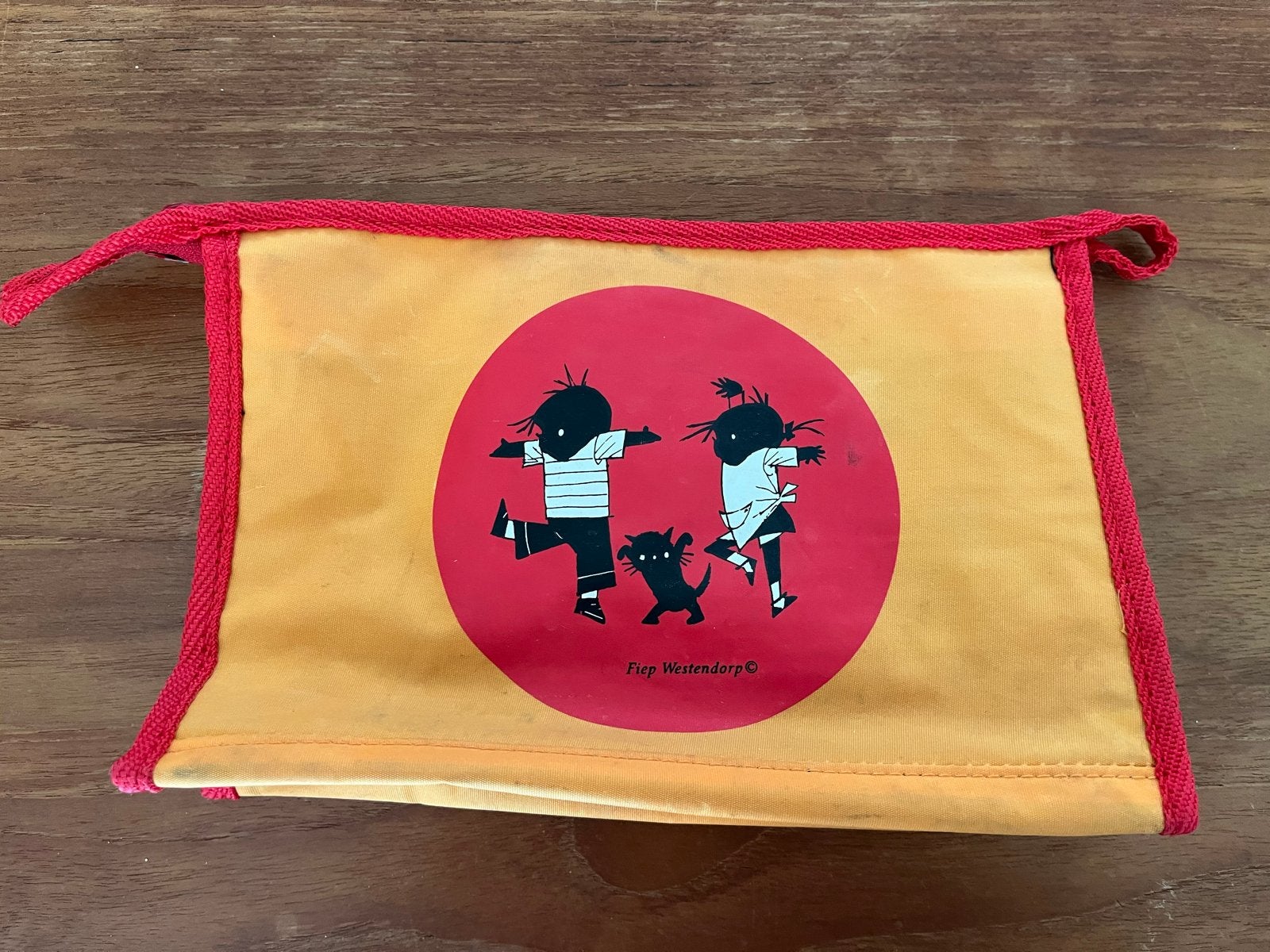 Jip en Janneke toilettas oranje-rood 25x16x9 cm, Sieraden, Tassen en Uiterlijk, Ophalen of Verzenden, Gebruikt, Oranje, Jongen of Meisje