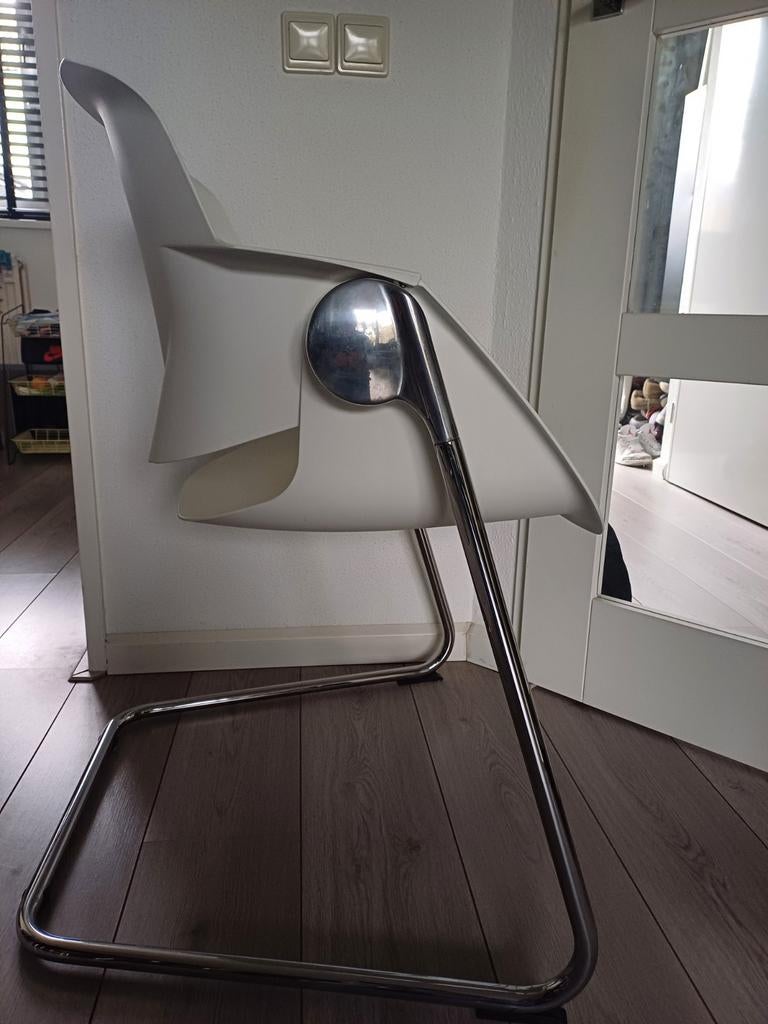 Leuke design kuipstoel, chromen buisframe, Ophalen, Zwart, Eén