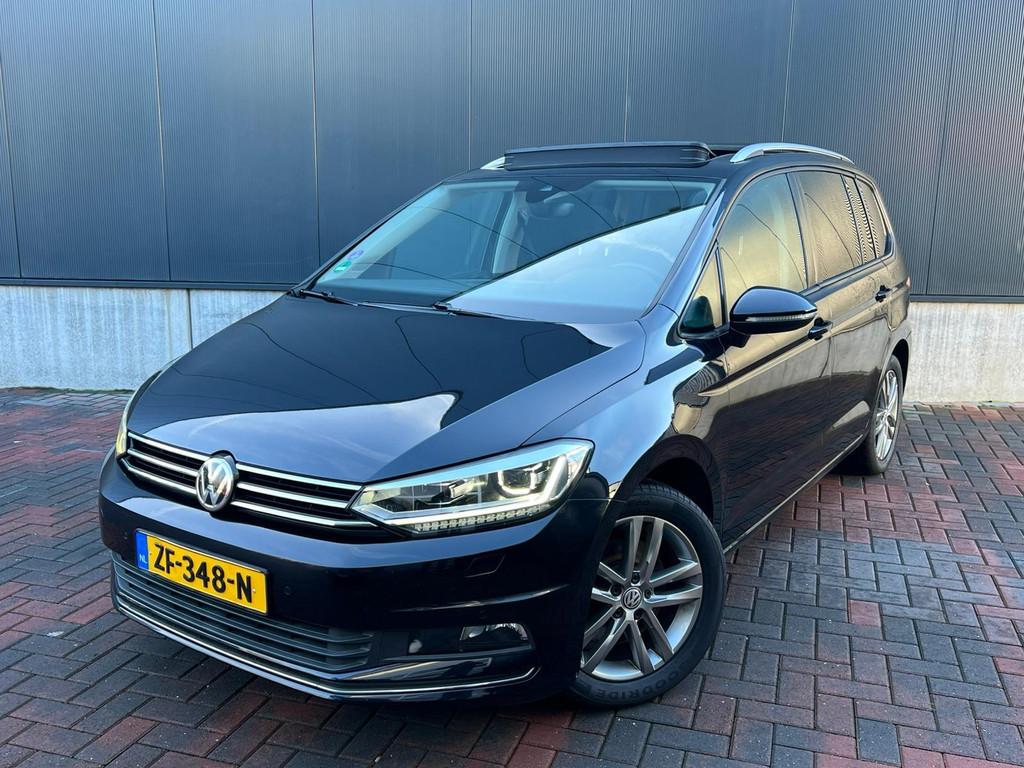 Volkswagen Touran 1.4 TSI Highline Business R * Aut * Pano *, Gebruikt, 4 cilinders, 150 pk, Zwart