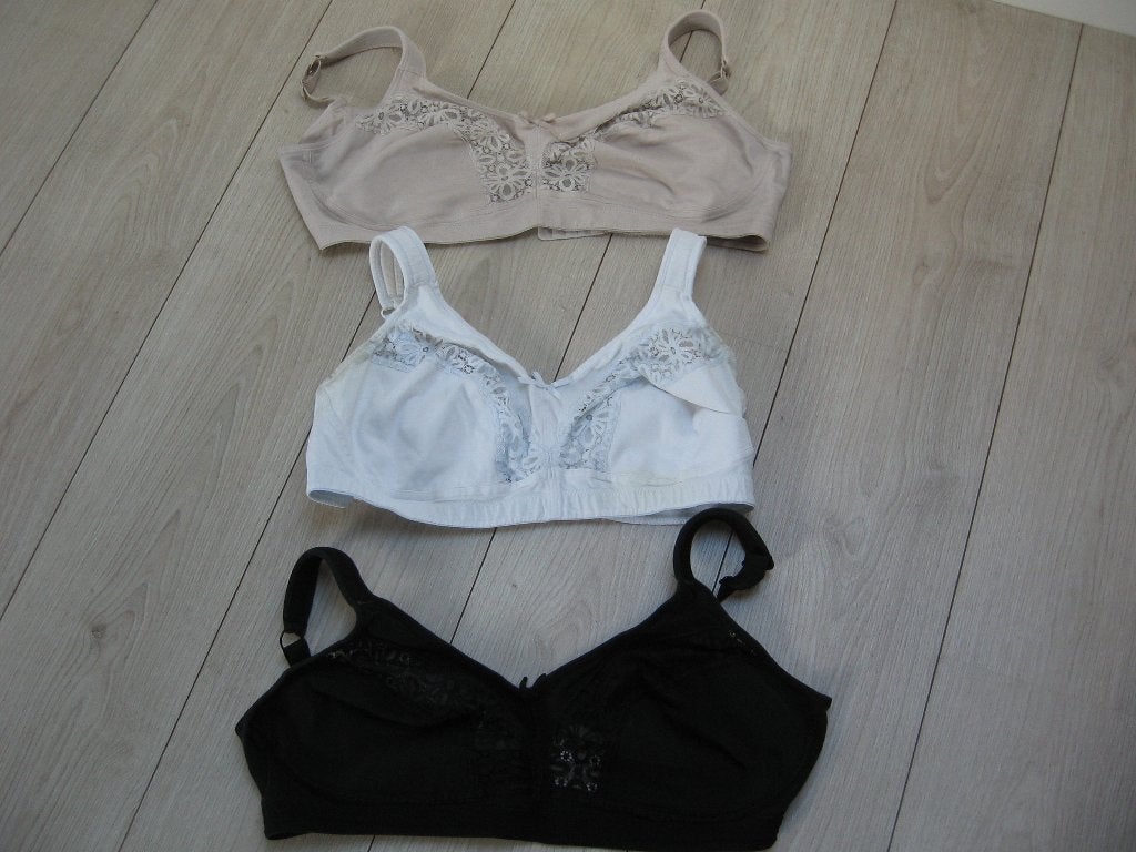 3 Bhs zgan 100 D zwart wit beige 3 haakje samen 30,- elbrina, Ophalen of Verzenden, Wit, BH