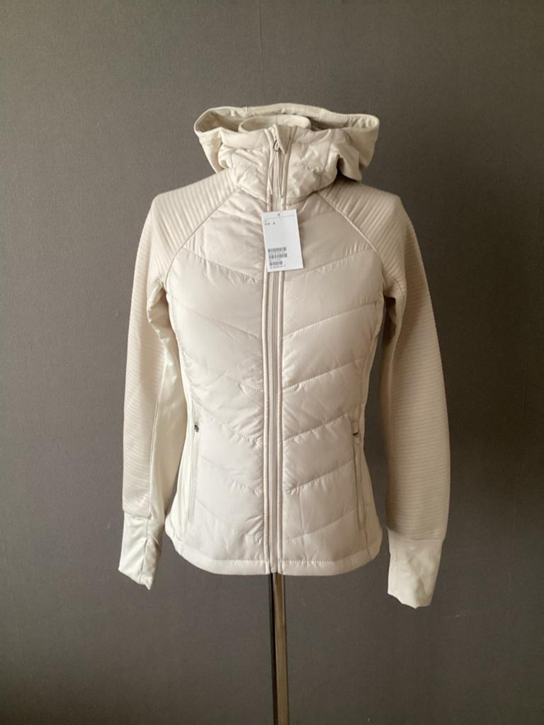 H&M Sport Gewatteerd Hardloopjack Nieuw met labels zomerjas, Kleding | Dames, Sportkleding, Beige, Nieuw, Ophalen of Verzenden