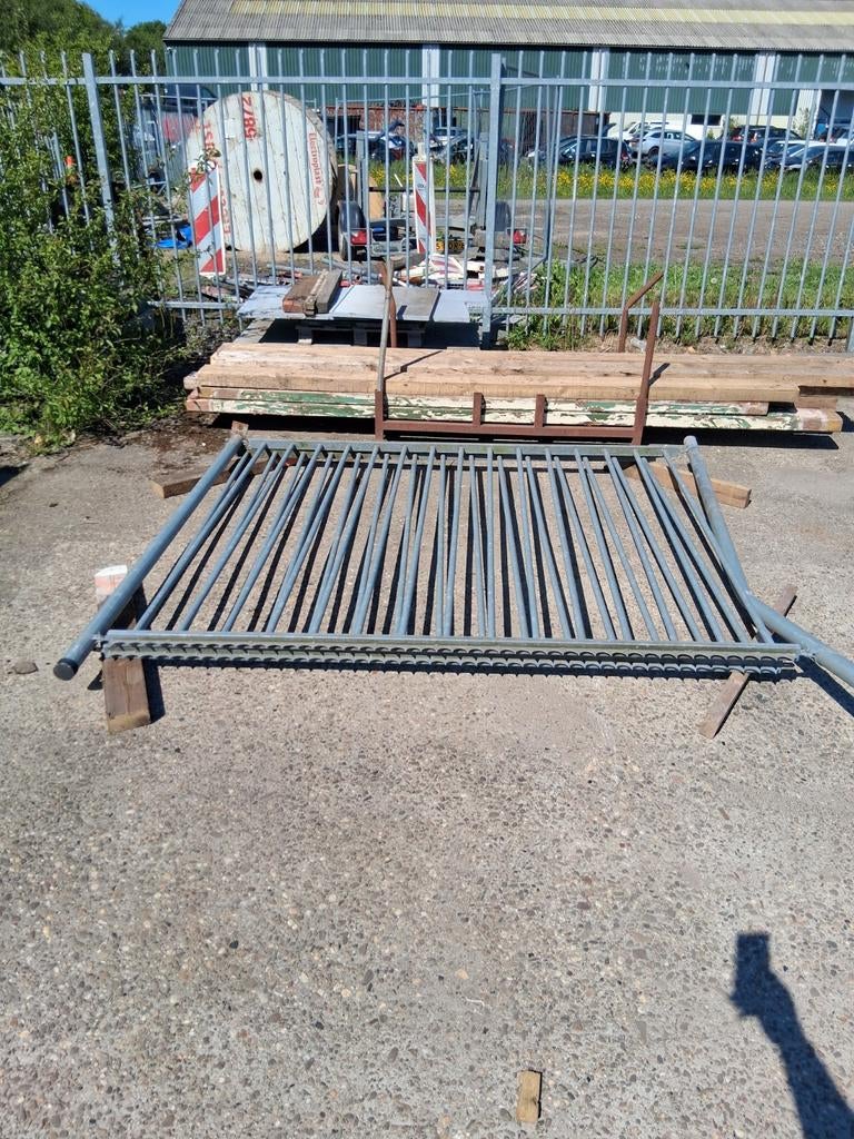 Spijlen hekwerk met puntkam verzinkt circulair 2 stuks, Ophalen, Gebruikt, IJzer, Spijlenhekwerk