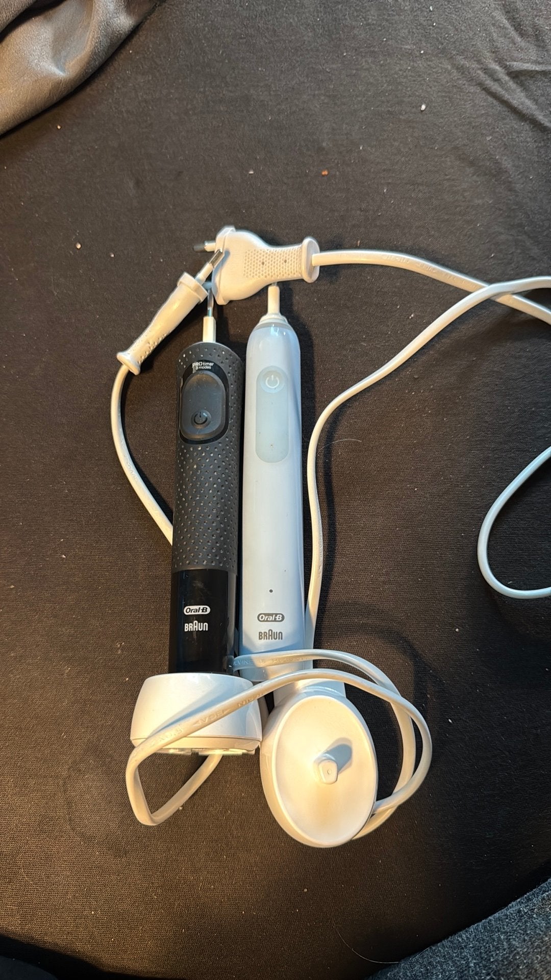 2x oral B Elektrische tandenborstel, Ophalen, Zo goed als nieuw, Opzetborstel