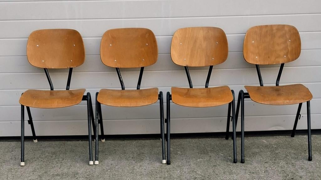 16 x Formica stijl schoolstoelen hout Vintage stoelen cafe, Ophalen of Verzenden, Zo goed als nieuw, Hout, Vijf, Zes of meer stoelen