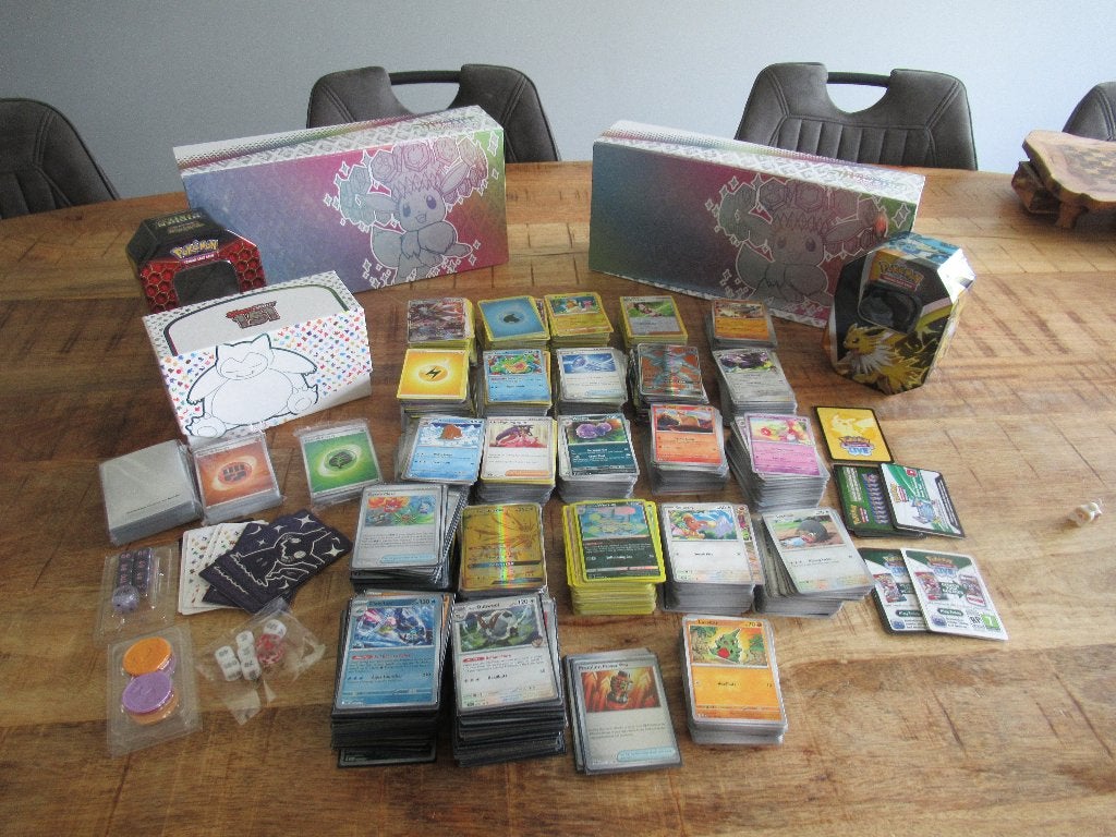 HEEL VEEL Losse Pokémon kaarten. RUIM 2280 stuks!!!!, Hobby en Vrije tijd, Verzamelkaartspellen | Pokémon, Zo goed als nieuw, Meerdere kaarten