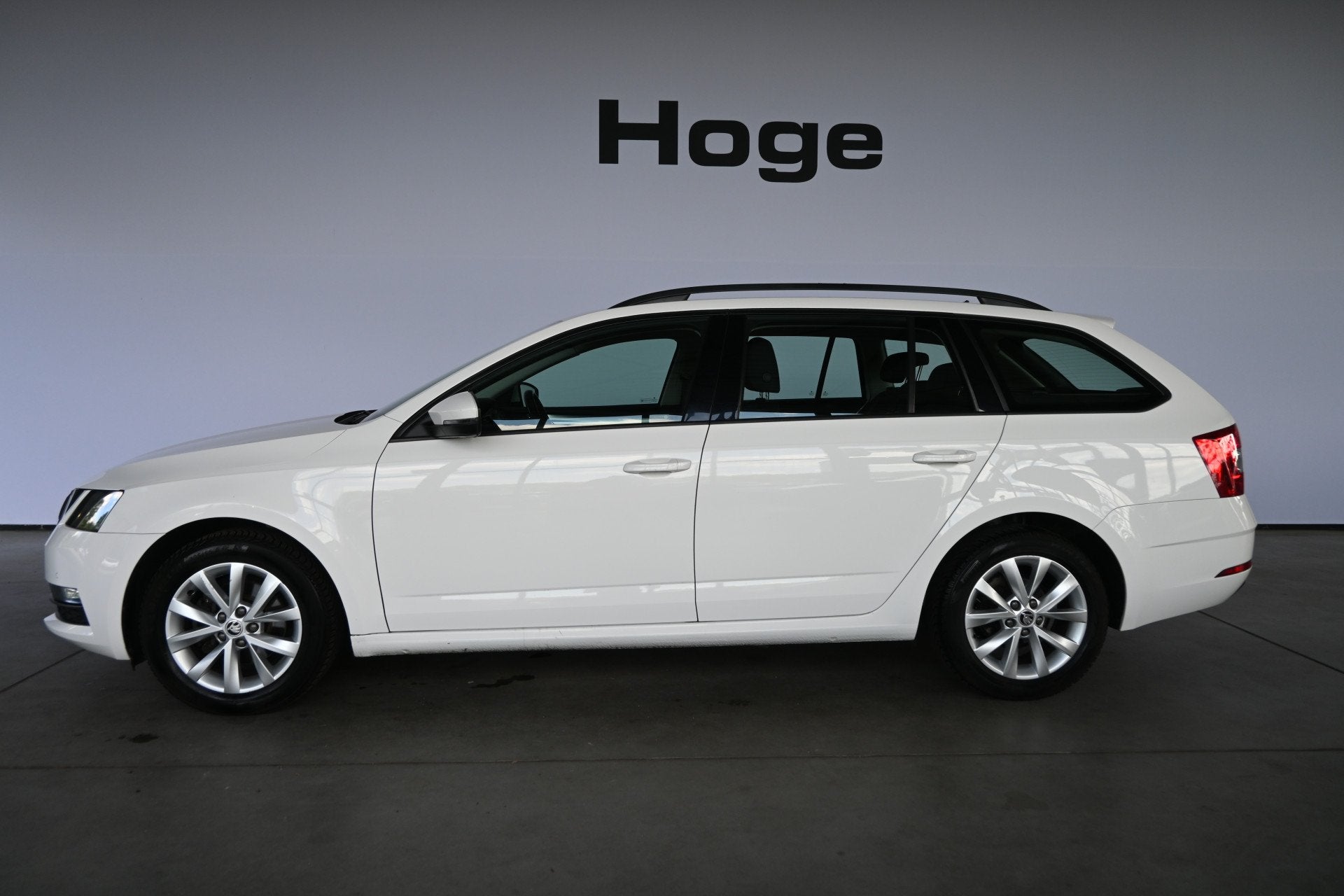 Skoda Octavia Combi 1.0 TSI Greentech Ambition Business Auto, Auto's, Skoda, Stof, Met garantie (alle), 116 pk, Wit