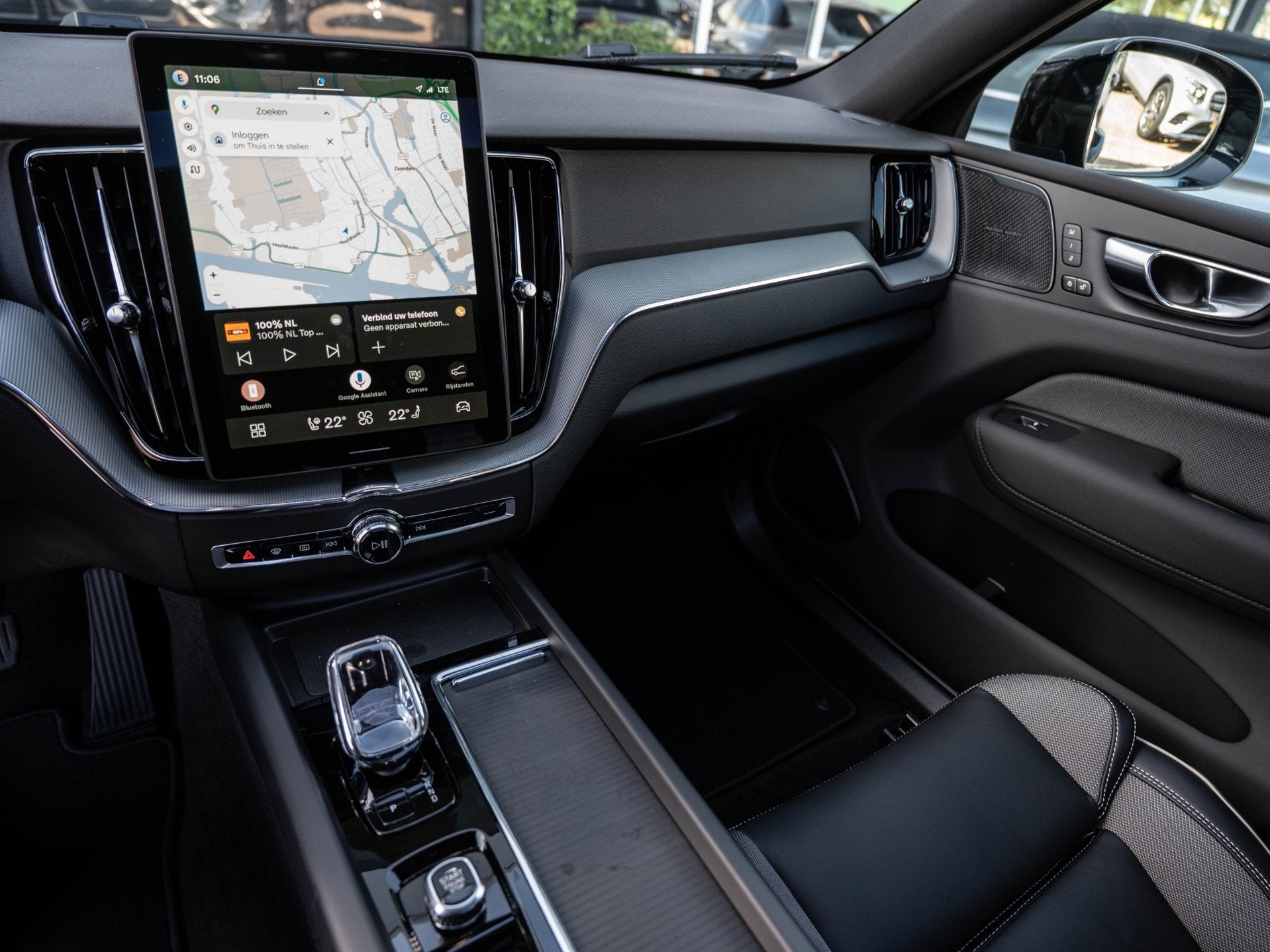 Volvo XC60 2.0 T8 Plug-in hybrid AWD Plus Black Ed. | Pano |, Automaat, Dealer onderhouden, Zwart, 4 cilinders