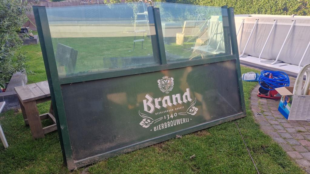Brand Bierbrouwerij Reclamebord met Glas, Ophalen of Verzenden, Gebruikt, Reclamebord
