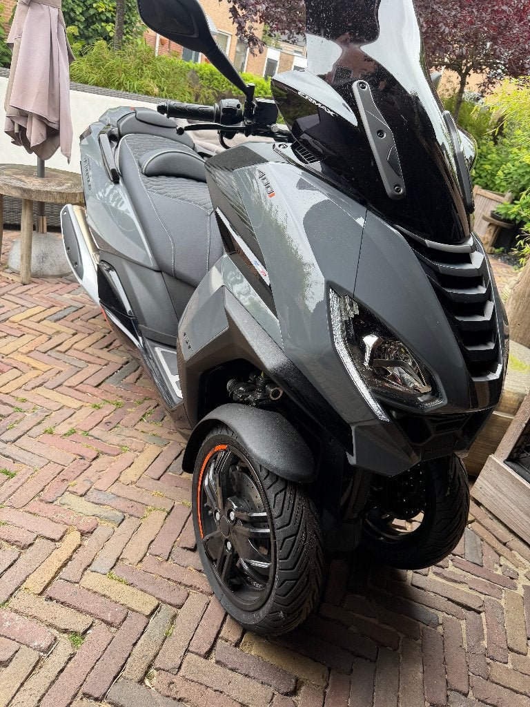 Peugeot Metropolis 400i 2024 met 777 KM., Motoren, 400 cc, Scooter, Bedrijf, Automaat