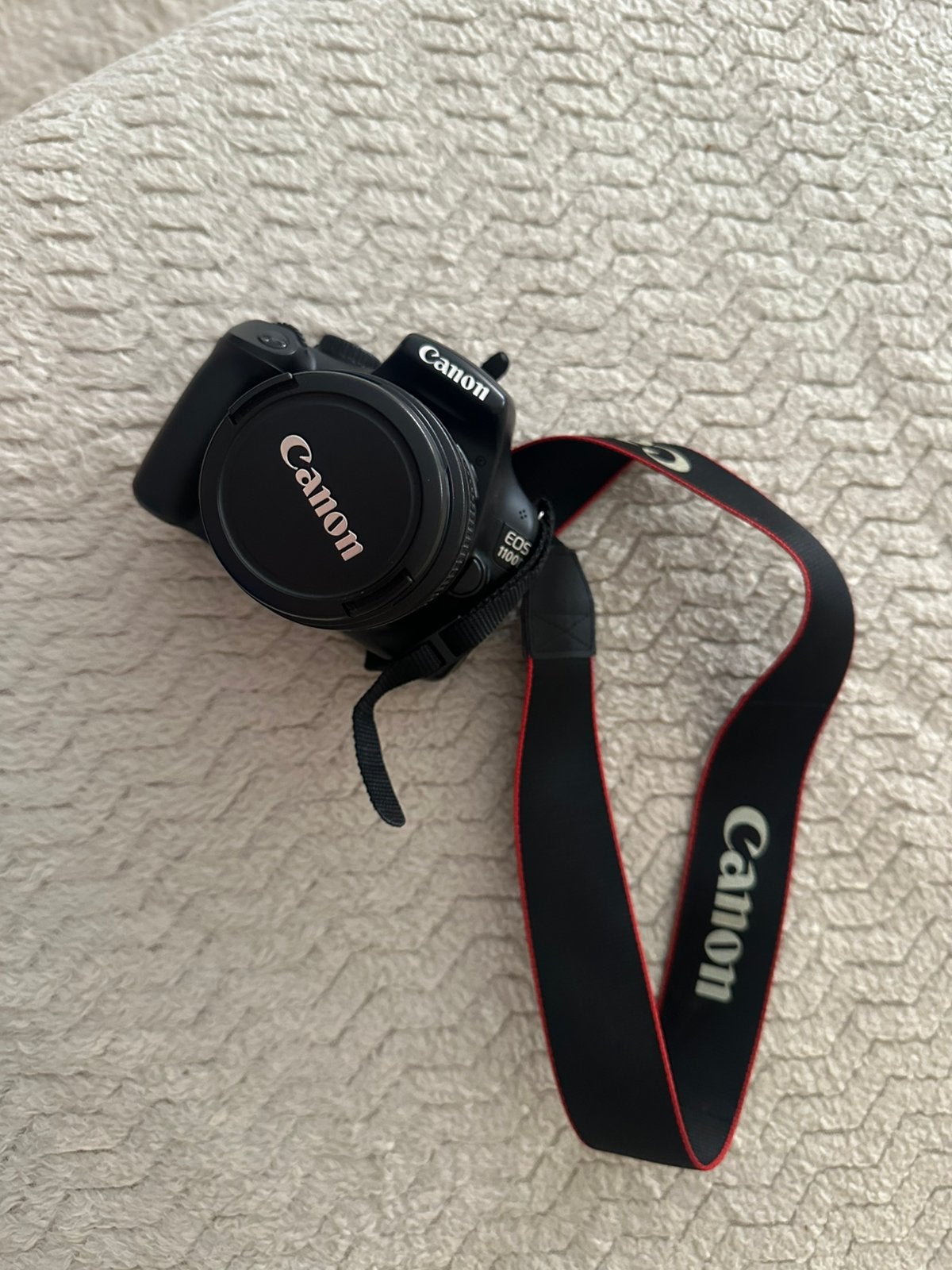 Canon EOS 1100D + 18-55mm lens + oplader – nette staat, Ophalen of Verzenden, Zo goed als nieuw, Canon, Geen optische zoom