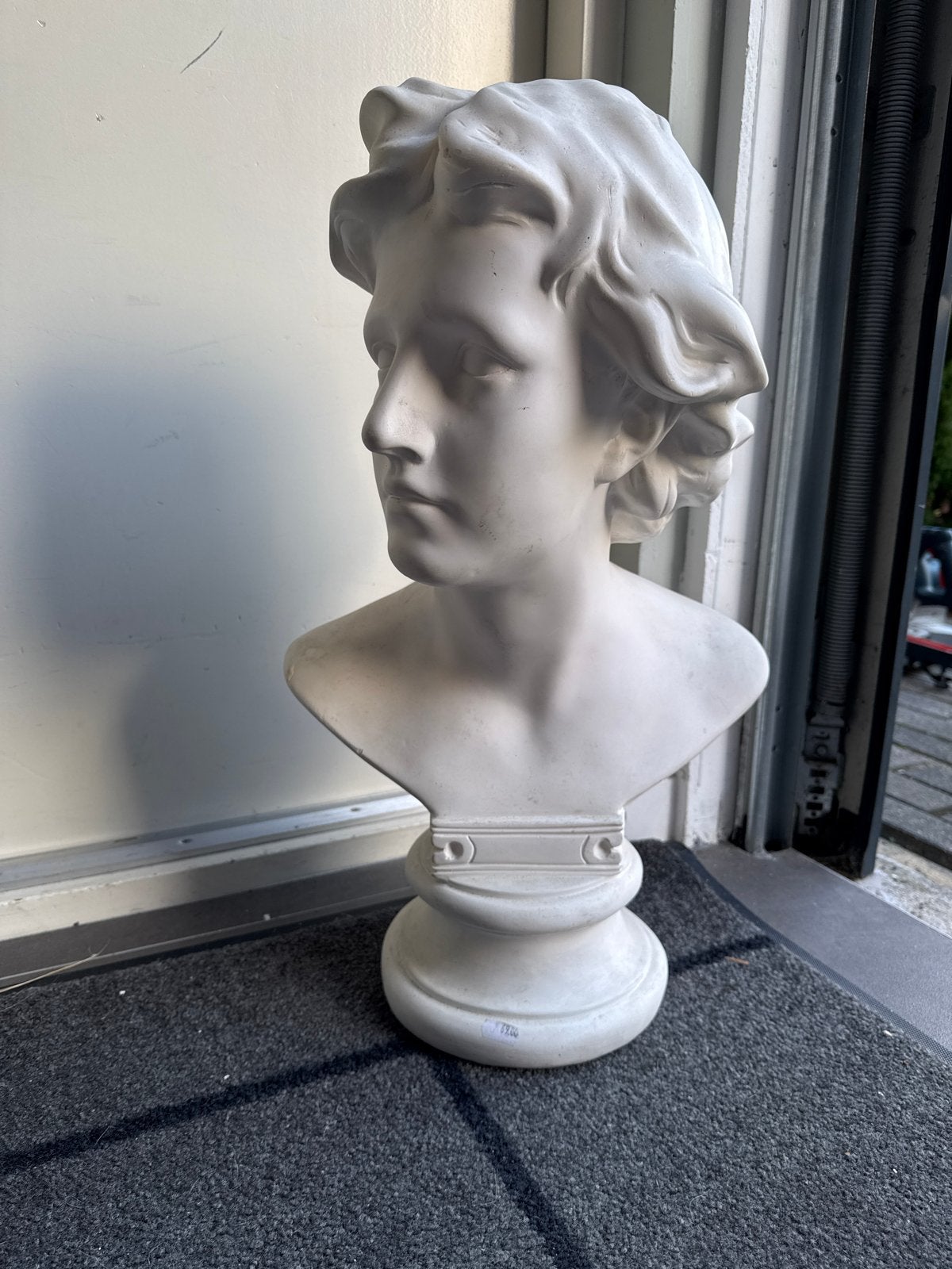 Klassieke witte buste van een jongeman, Gips, Buste, Ophalen of Verzenden, Wit