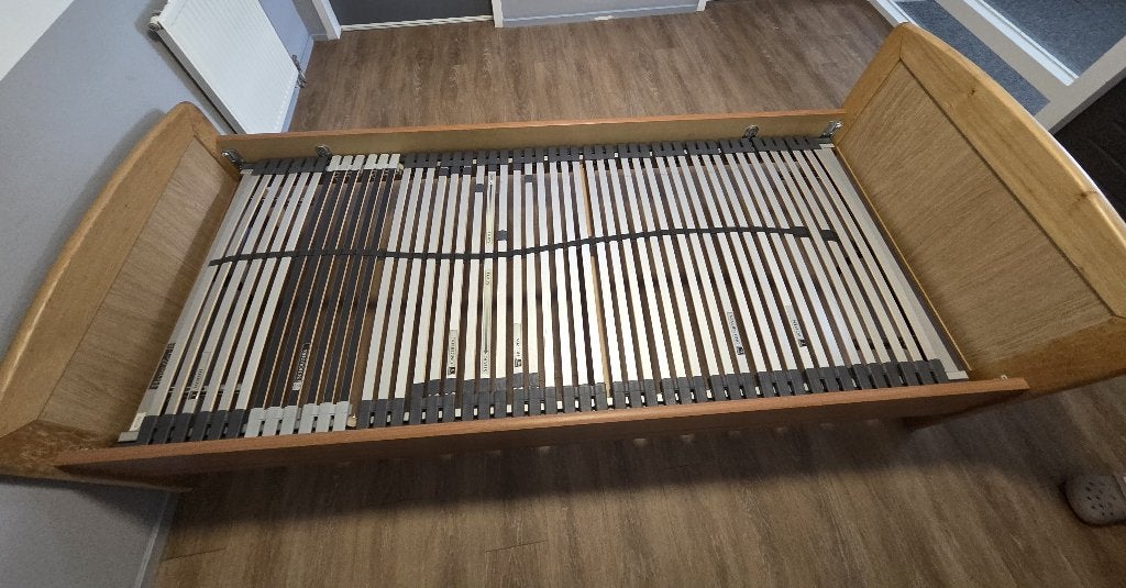Bed 90x220 cm, Huis en Inrichting, Ophalen, Verstelbaar, 90 cm, Eenpersoons
