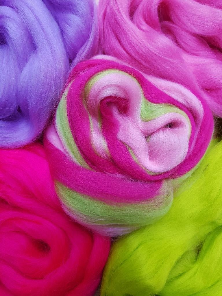 Fee variatie, merino lontwol, assorti 5 kleuren viltwol, Hobby en Vrije tijd, Vilt, Doorn, Nieuw, Ophalen of Verzenden, Los Vilt