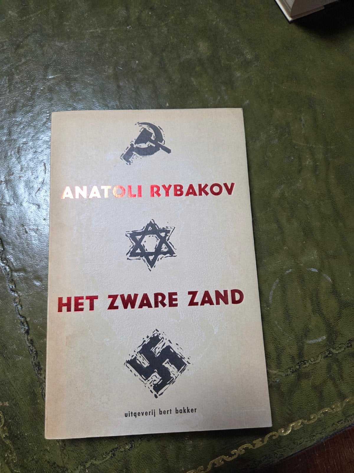 Anatoli Rybakov - Het Zware Zand (Bert Bakker), Ophalen of Verzenden, Gelezen, Anatoli Rybakov, Wereld overig