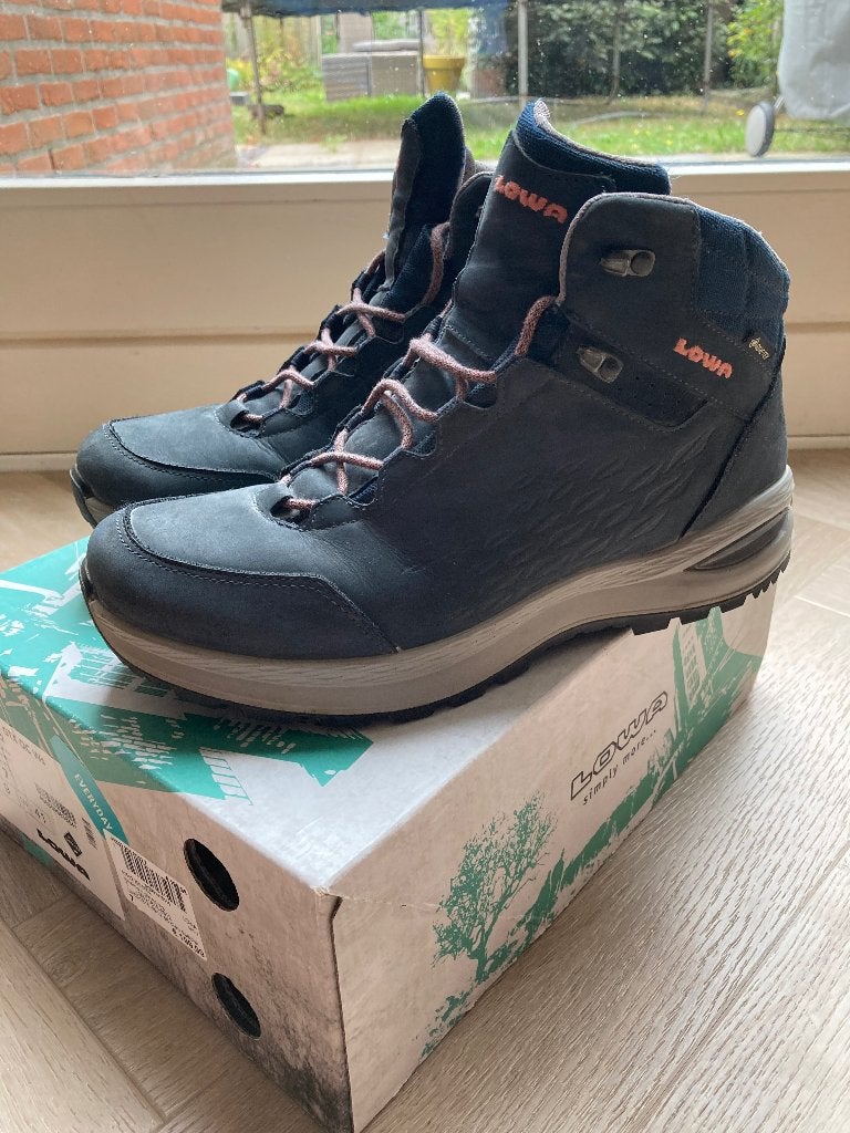 Lowa bergschoenen wandelschoenen maat 41, Ophalen of Verzenden, Zo goed als nieuw, Schoenen