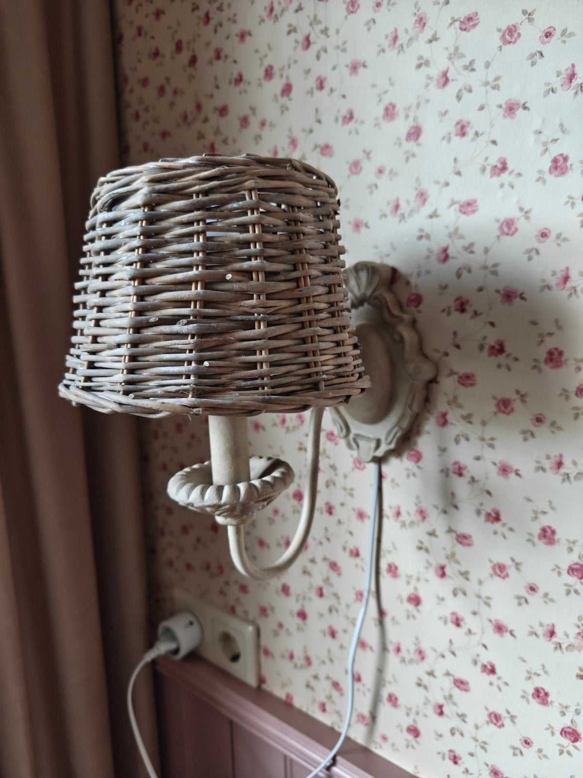 Twee schemerlampen + 1 staande schemerlampje met rietenkap, Ophalen, Gebruikt