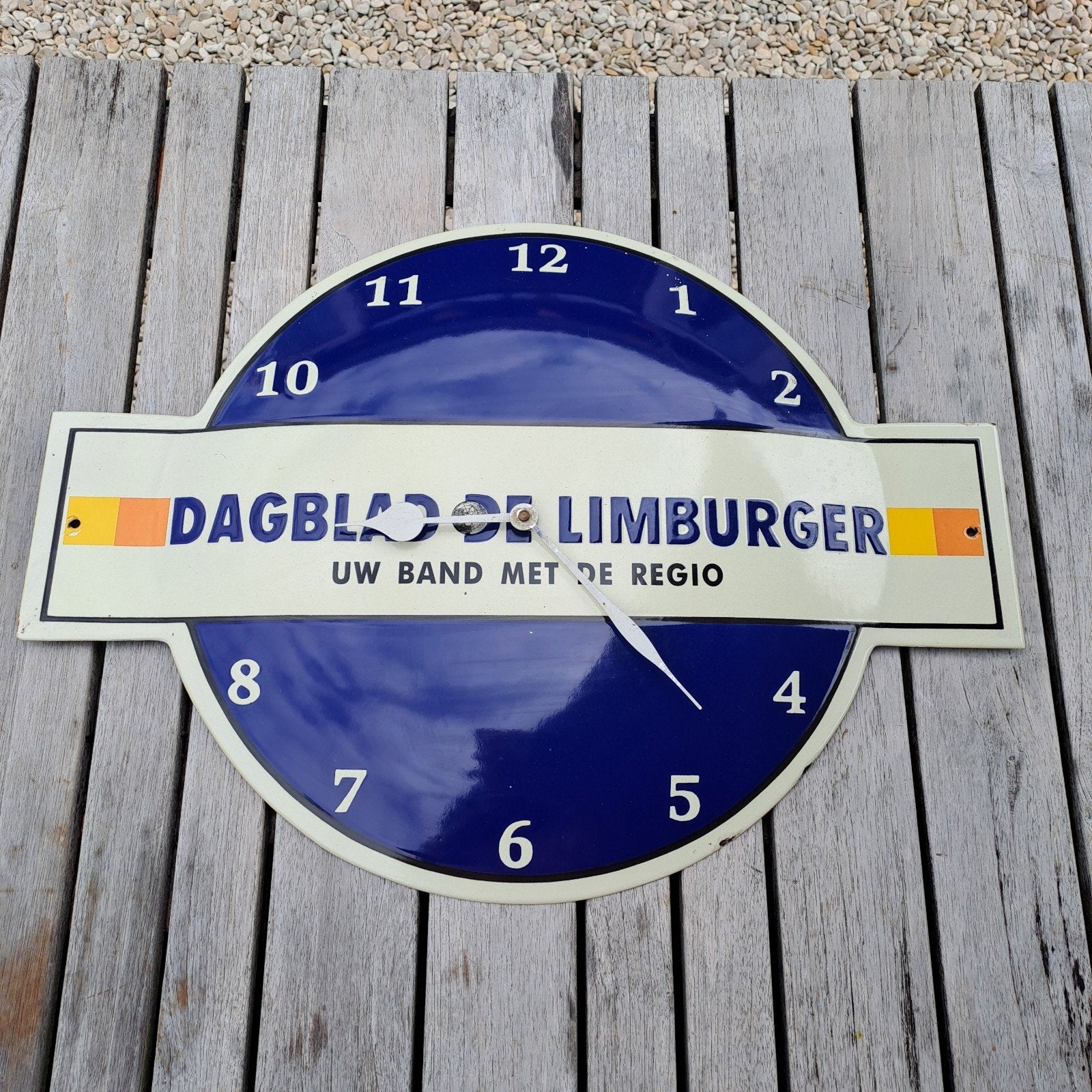 Emaille reclamebord klok Dagblad De limburger, Ophalen of Verzenden, Gebruikt, Reclamebord