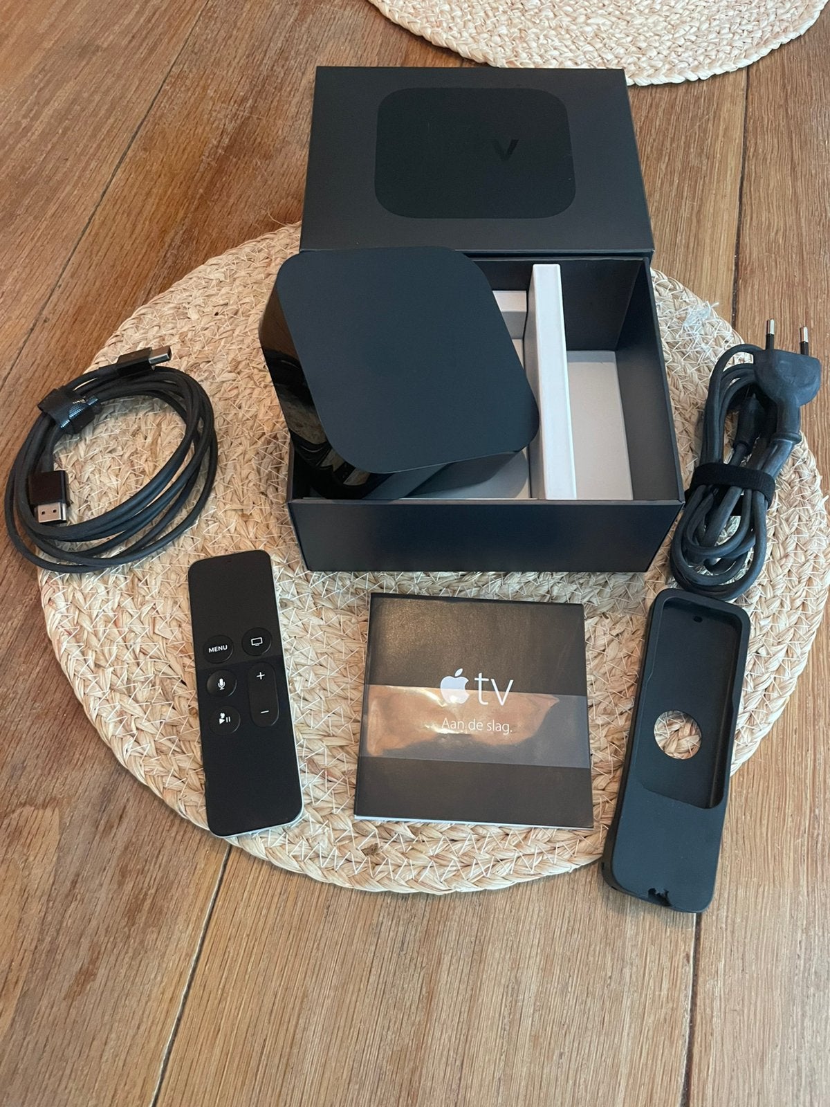Apple TV 4 HD 32GB. ZIGGO GO/HBO/NETFLIX/NPO/PRIME/2026, Audio, Tv en Foto, Ophalen of Verzenden, Zo goed als nieuw, HDMI, Minder dan 500 GB