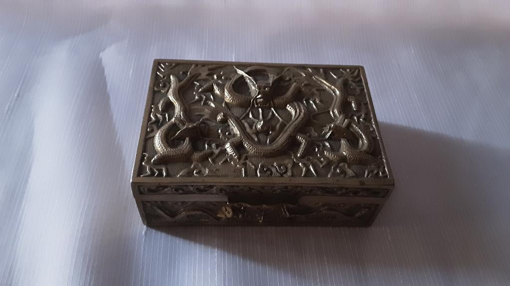 ANTIEK KOPEREN kistje met draken, Antiek en Kunst, Antiek | Koper en Brons, Ophalen of Verzenden, Koper