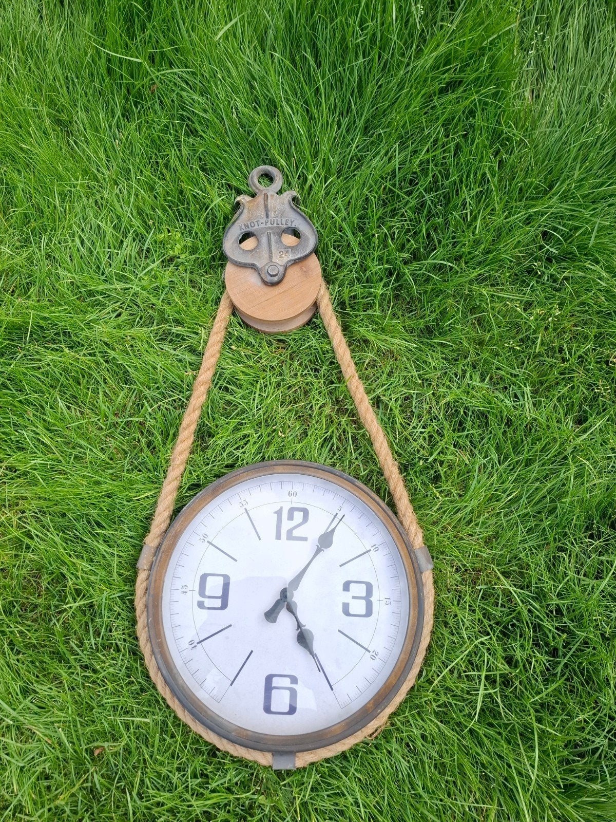 Decoratieve Klok met Katrol en Touw - Industriële Stijl, Ophalen, Wandklok, Bruin, Analoog