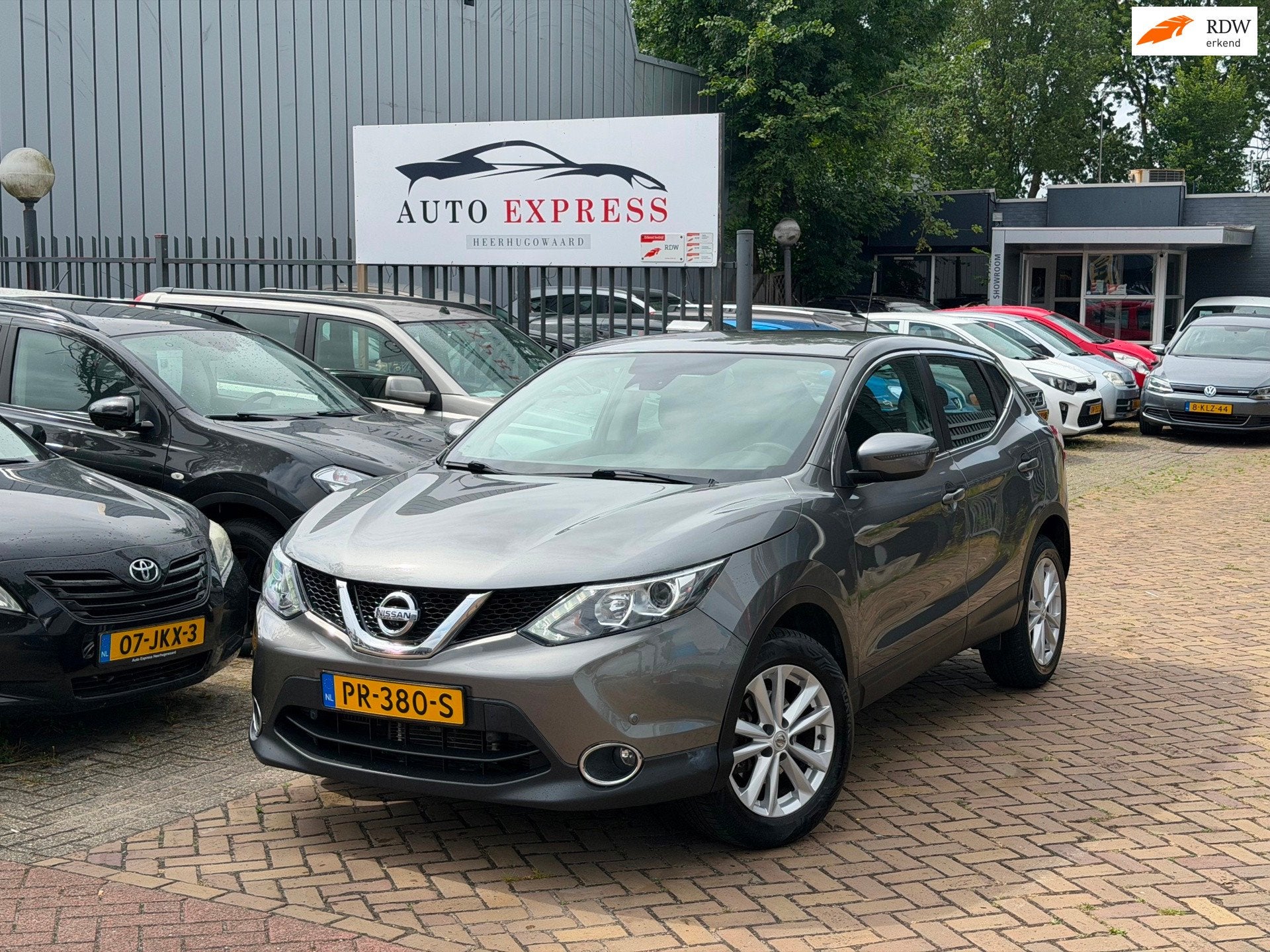 Nissan Qashqai 1.2 N-Connecta Aut/Navi/Camra/Stoelverwarming, Auto's, Gebruikt, 4 cilinders, 116 pk, Automatische klimaatregeling