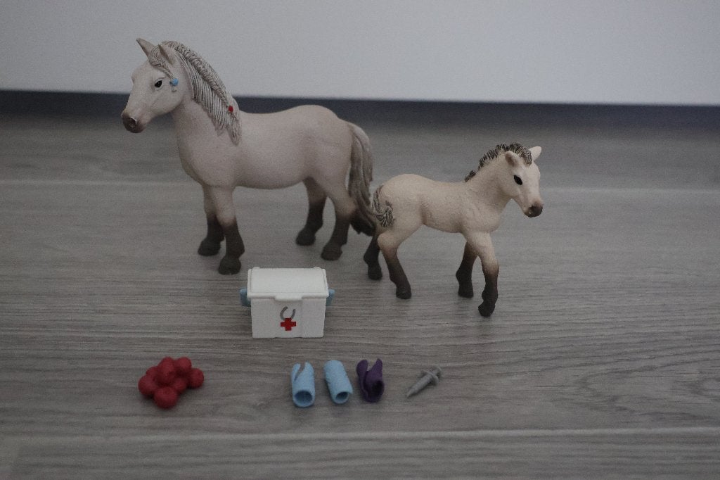 IZGS Schleich Ijslander EHBO verzorgingsset 42430, Ophalen, Zo goed als nieuw