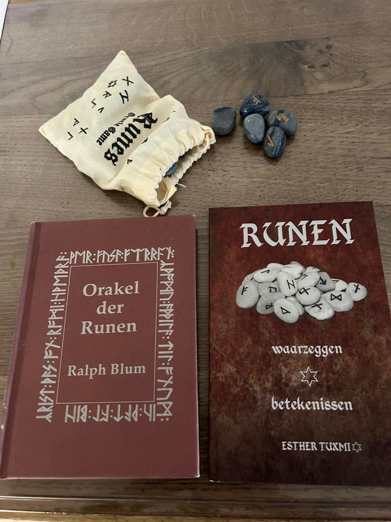 2x Runenboek met bijpassende stenen, Ophalen of Verzenden, Zo goed als nieuw, Tarot of Kaarten leggen, Overige typen