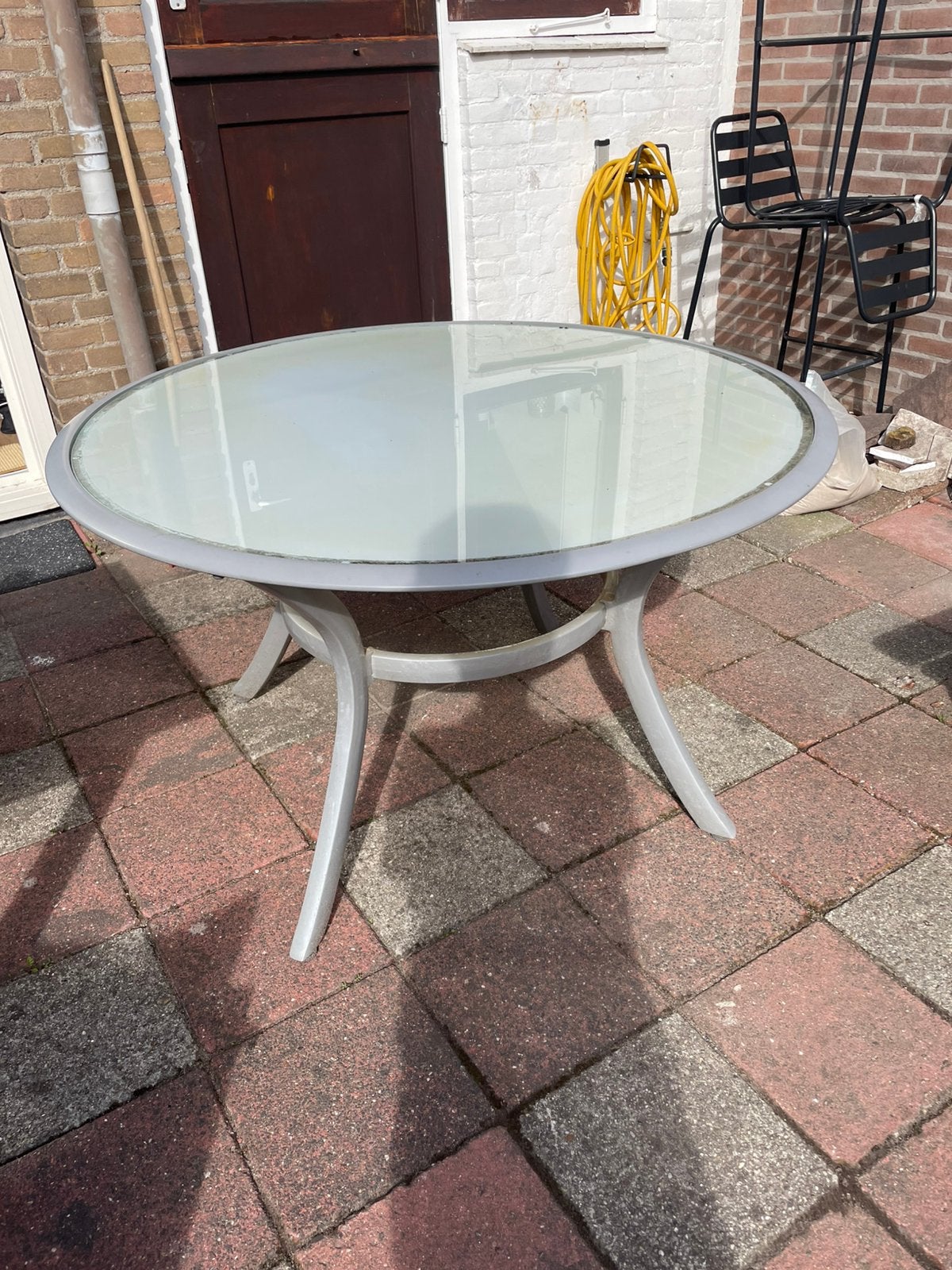 Nette onderhouden Glazen-metalen tuintafel., Ophalen, Zo goed als nieuw, Rond, Metaal