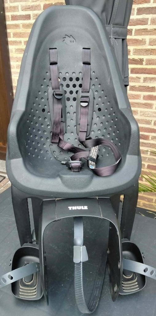 fietsstoel voor bagagedrager Thule / zwart, 15 t/m 25 kg, Achterzitje, Voetsteuntjes, Ophalen of Verzenden