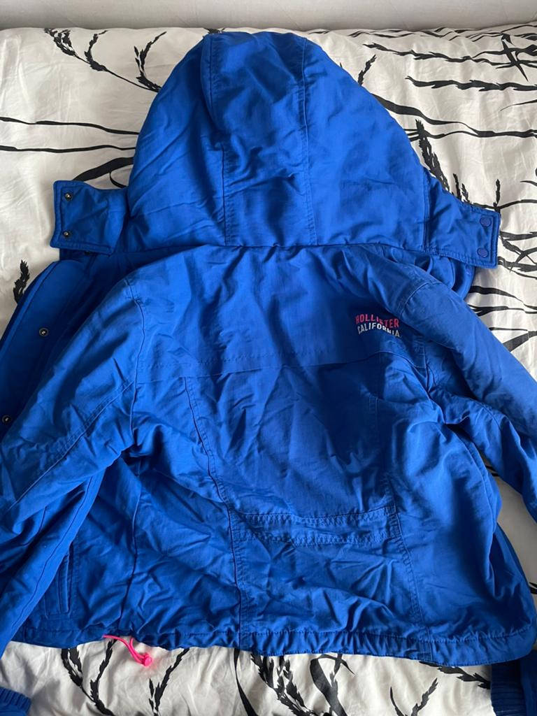 Winterjas van Hollister, Kleding | Dames, Jassen | Winter, Ophalen of Verzenden, Zo goed als nieuw, Maat 38/40 (M), Blauw