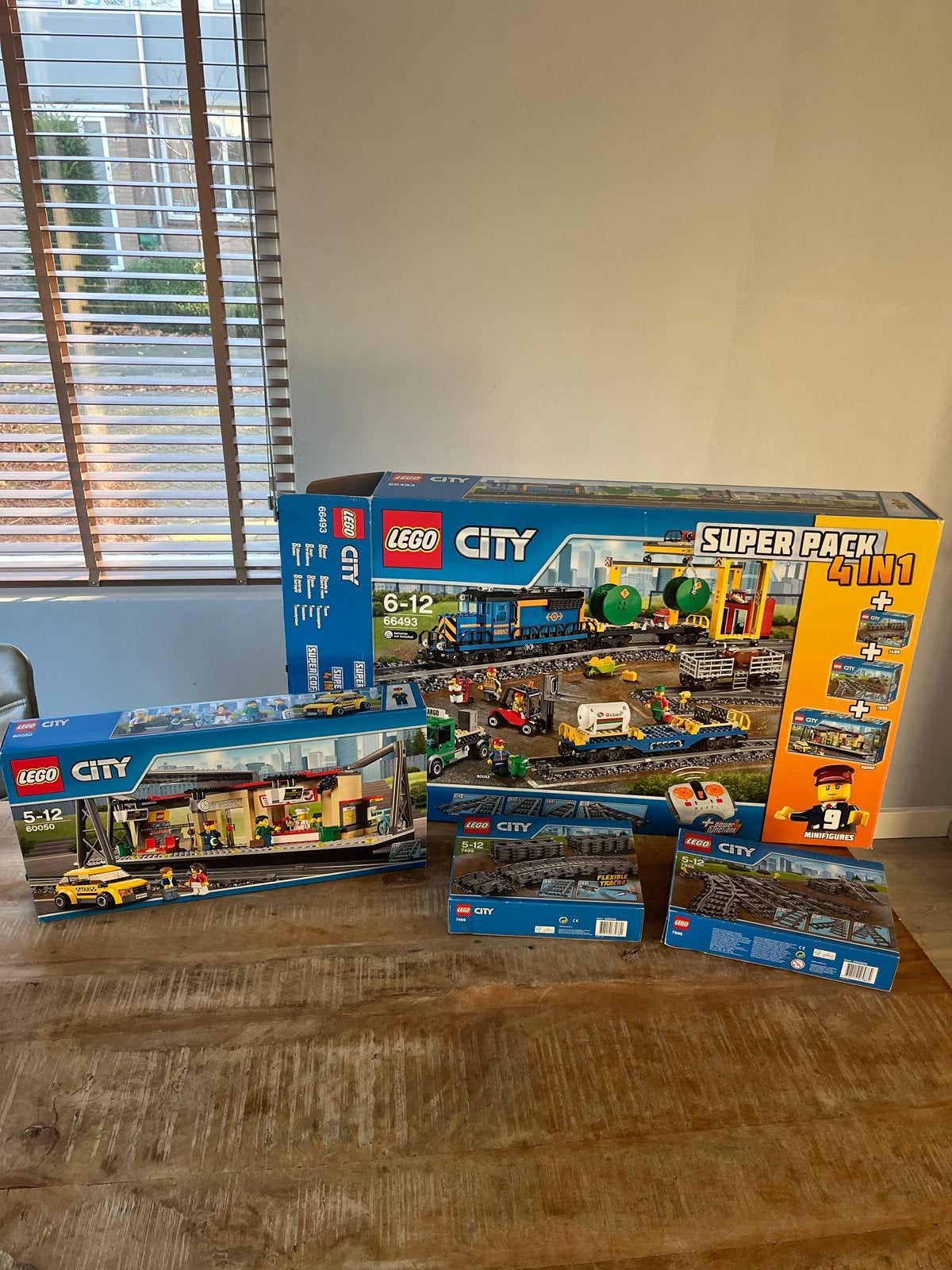LEGO City Super Pack 4-in-1 met Trein en Station, Kinderen en Baby's, Speelgoed | Duplo en Lego, Lego, Ophalen of Verzenden, Compleet