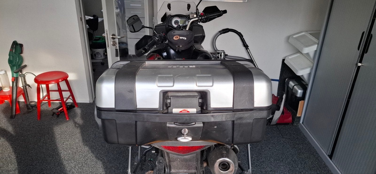 Givi motorkoffer TRK 33, top- en/of zijkoffer., Motoren, Ophalen of Verzenden