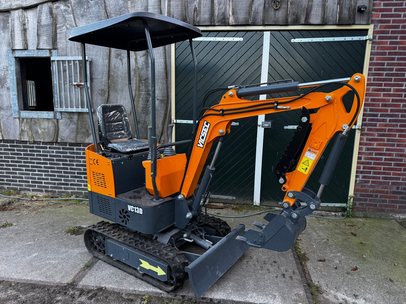 Minigraver / 1300 kg / Diesel / Minikraan / Vicsec, Ophalen, Nieuw, Schop