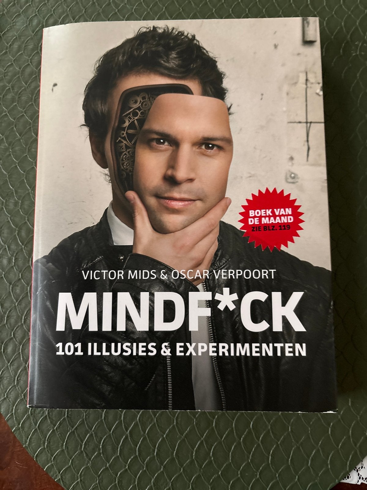 Oscar Verpoort - Mindf*ck, Boeken, Ophalen of Verzenden, Zo goed als nieuw, Oscar Verpoort; Victor Mids