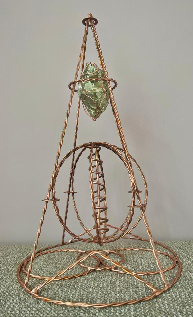 Handgemaakt geometrische sculptuur van koper met Pyriet, Ophalen of Verzenden, Nieuw, Beeld(je)
