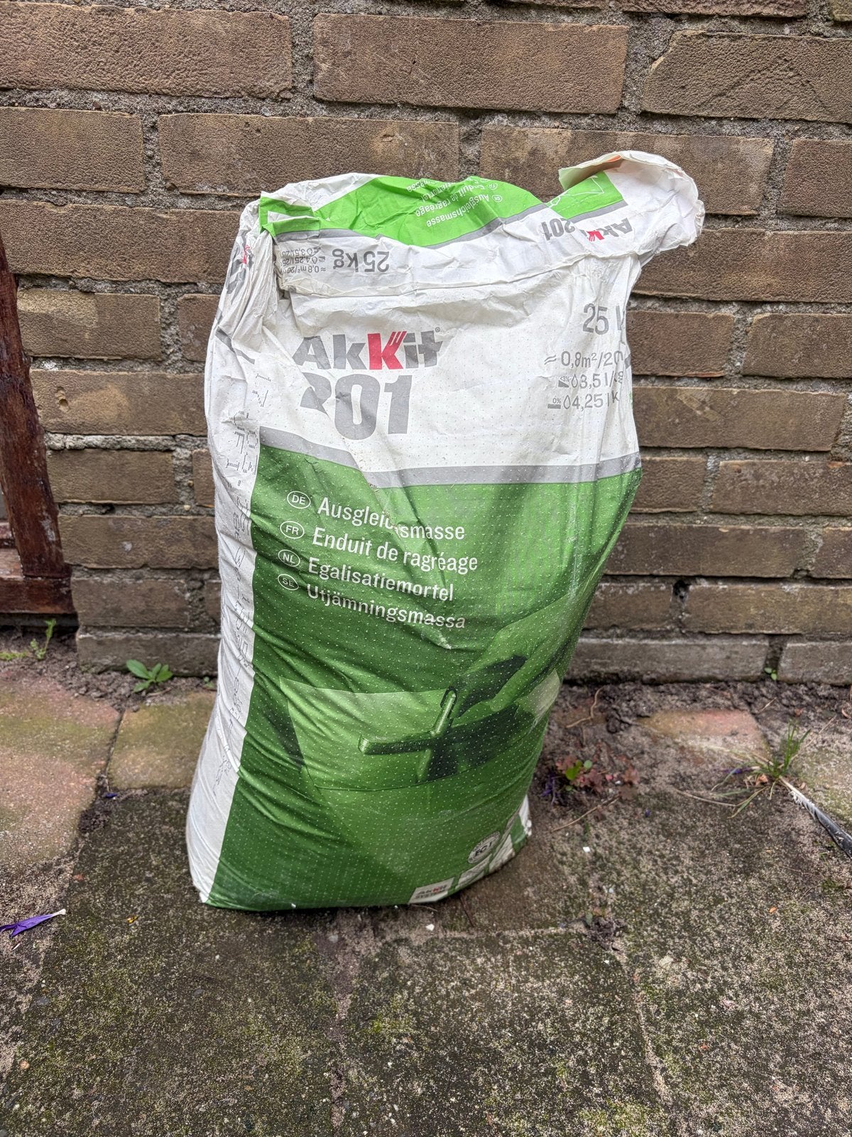 Nieuwe ongeopende zak Akkit 201 egalisatiemortel 25 kg, Ophalen, Nieuw