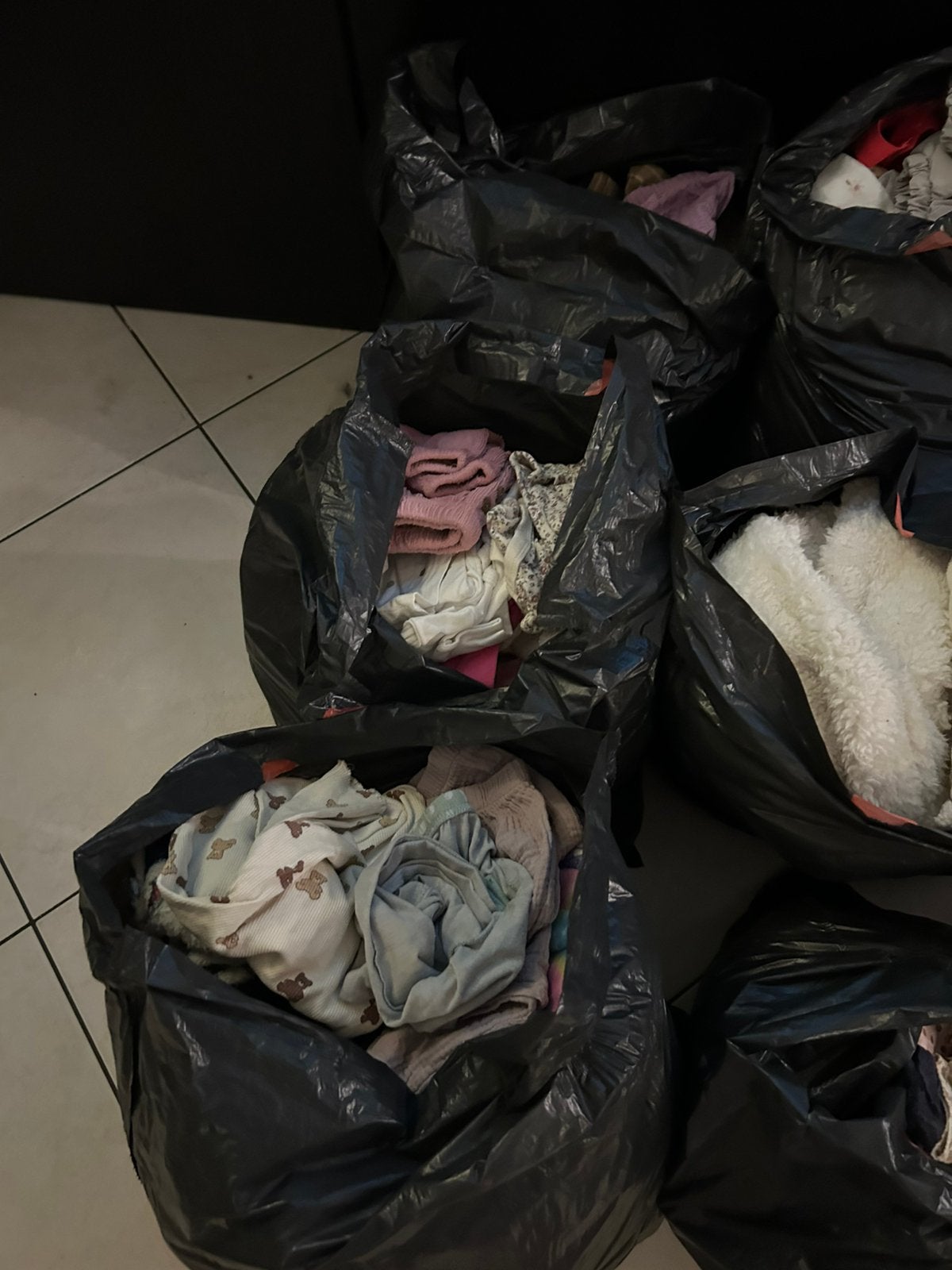 13 zakken met baby meisjes kleding ,en een zak babyspeelgoed, Ophalen, Zo goed als nieuw, Maat 56