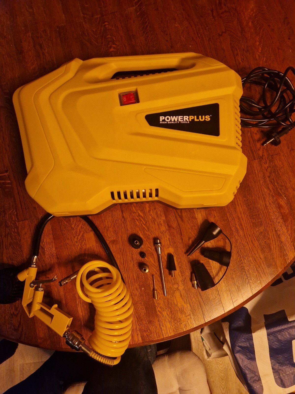 Powerplus POWX1706 Compressor 8 bar - Zo goed als nieuw, Ophalen, 6 tot 10 bar, Zo goed als nieuw, Minder dan 200 liter/min