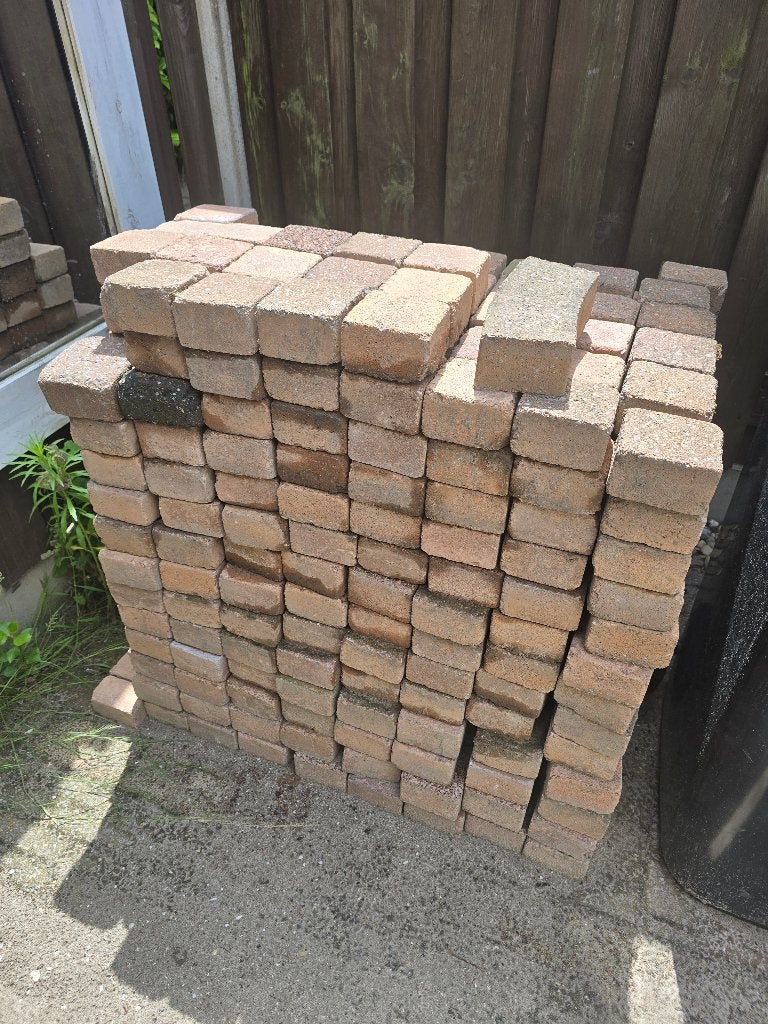 koppelstones "moet nu weg", Ophalen, Gebruikt, Beton, Klinkers